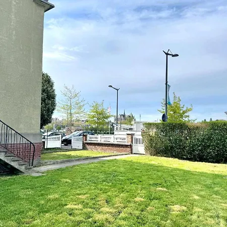Holiday home Rare ! Maison Face A L'etang D'isle Saint-Quentin (Aisne)