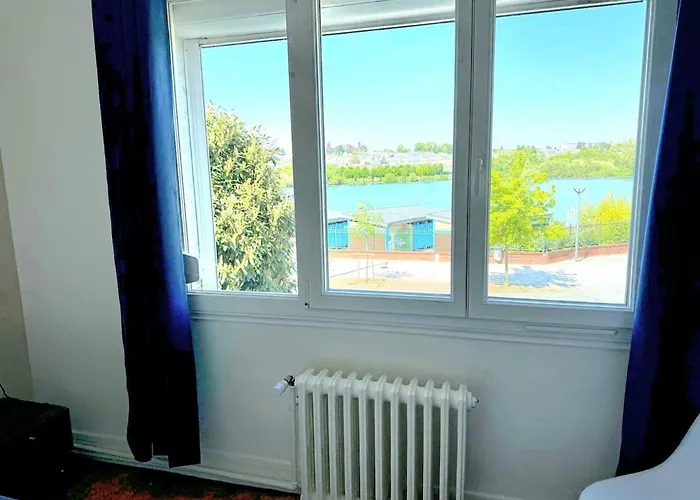 Rare ! Maison Face A L'etang D'isle بيت للعطل سانت كونتان